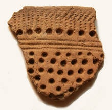 Фрагмент ямочно-гребенчатой керамики